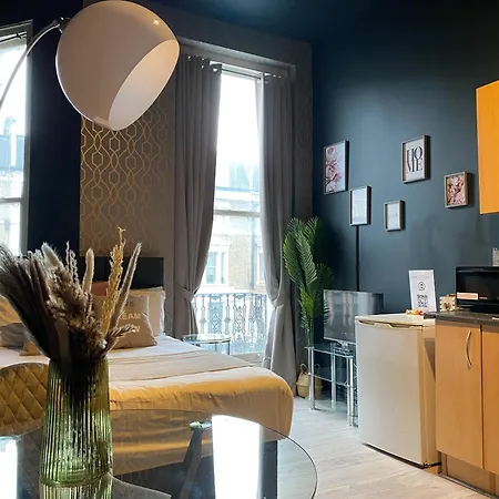 Holland Rd Studios Close To Olympia London-2