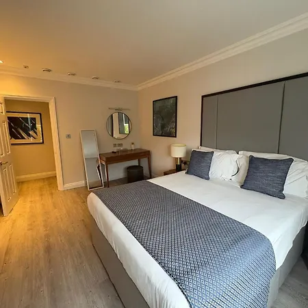 Commodore Hotel-2