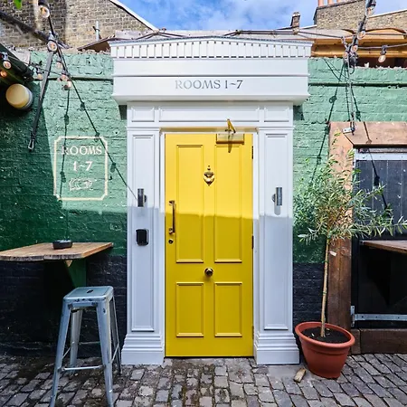 The Crown Pub & Guesthouse-3