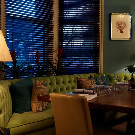 The Lodge Hotel - Putney-3