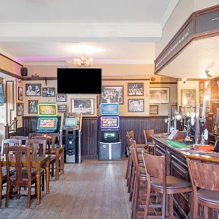 The Green Man Pub And Hotel By Oyo-2