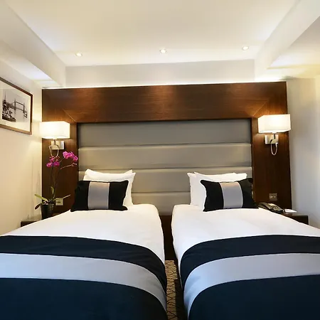 Park Grand Paddington Court-2