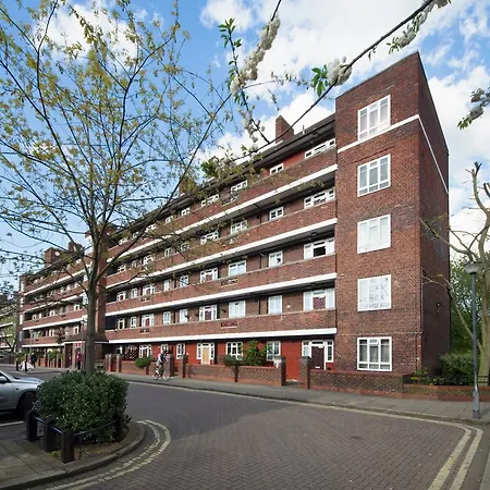 Central London 2 Bedroom Apartment-3