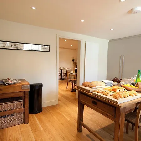 Kennington B & B-2