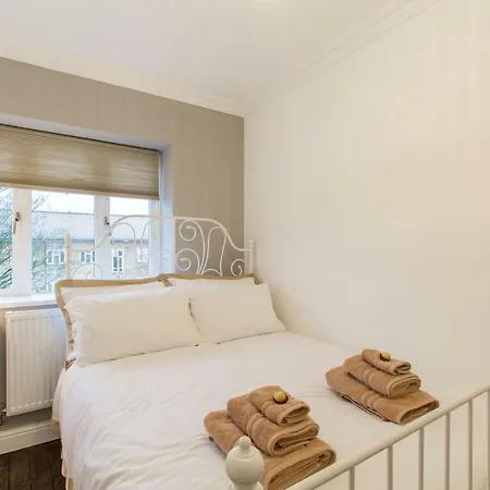 Luxury London Apartment-3